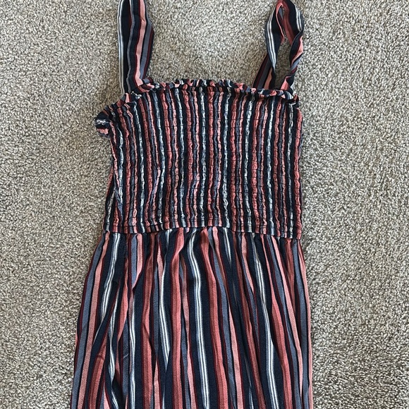 Universal Threads Midi Dress - Picture 2 of 8